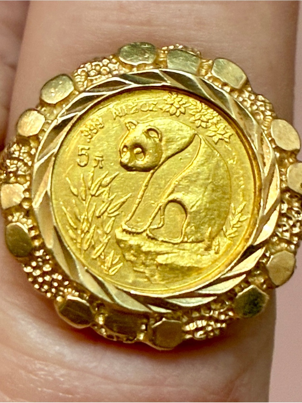 Chinese Panda Coin Ring 14k Gold .999
Size 8   5 Juan  Excellent New Condition